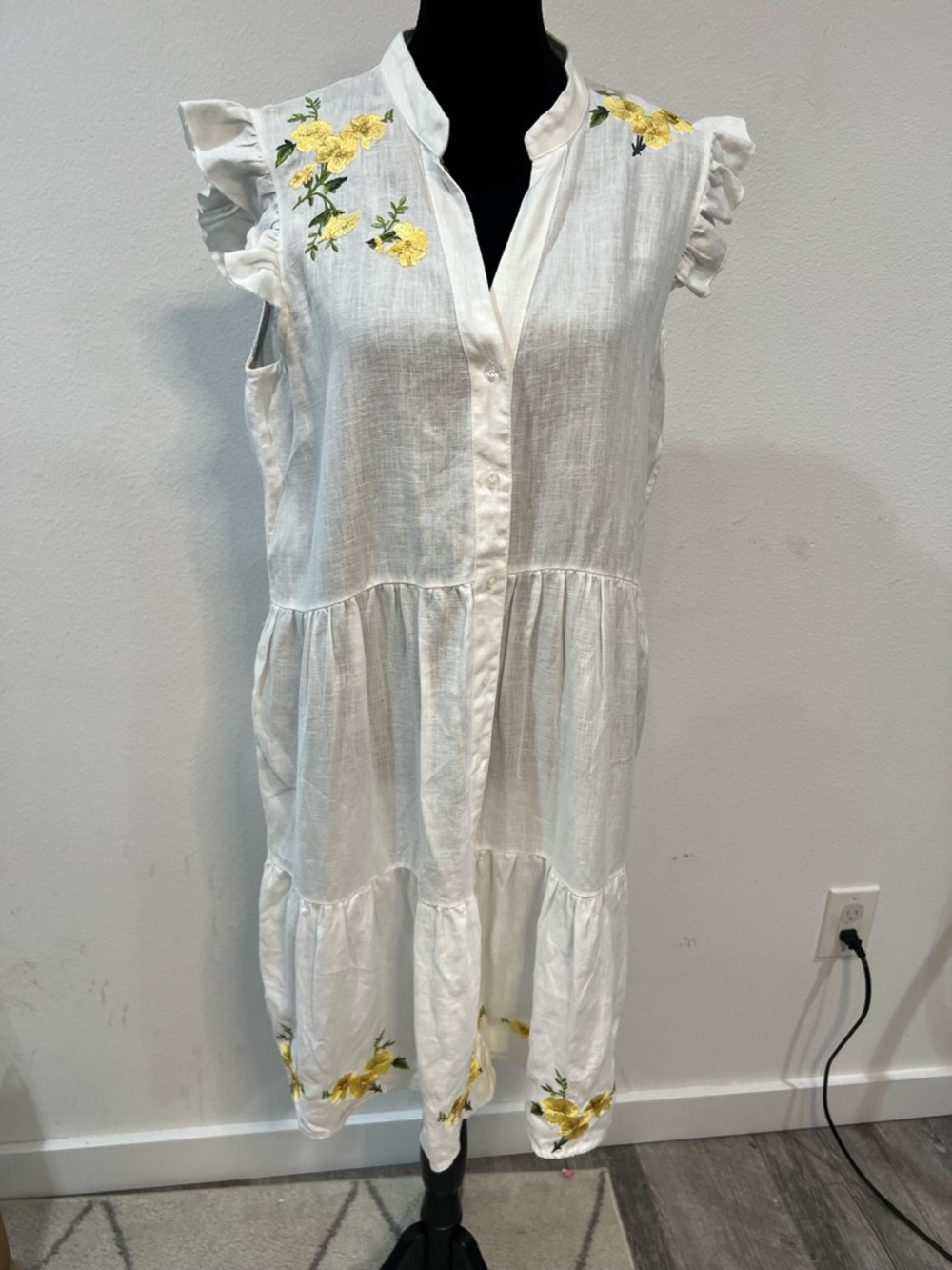 Saks Fifth Avenue Linen Embroidered Dress White Tiered Ruffle Sleeve Size Med - Picture 2 of 10